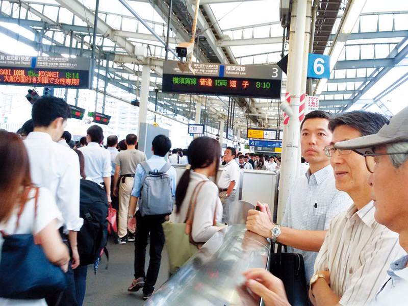 危険ととなり合わせの武蔵小杉駅をなんとかしたいと「武蔵小杉駅を良くする会」のみなさんと